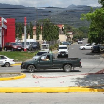 Entrée de la rue de l'Hostal Altamira San Pedro Sula Honduras